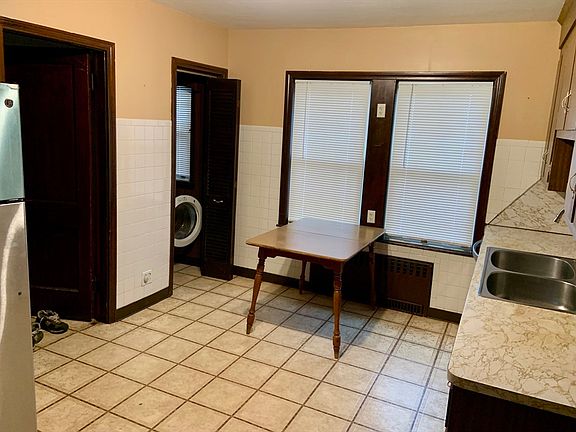 3rd image of 87 Willow St #2