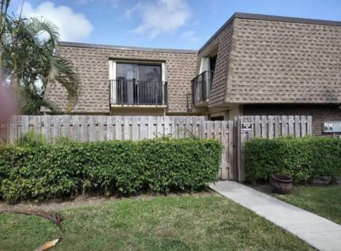 2 bed, 2.5 bath, 1236 sqft, $2,575 — Photo 1