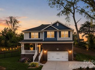 211 Macon Dr, Statesville, NC 28625