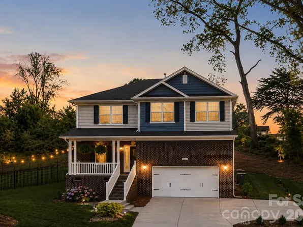 211 Macon Dr, Statesville, NC 28625