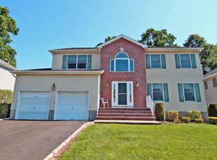 4 Melvyn Ct, Clark, NJ 07066