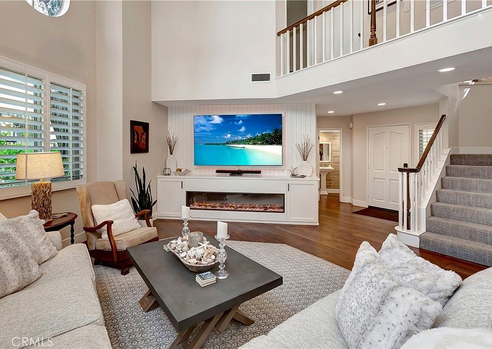1st image of 515 Bay Hill Dr