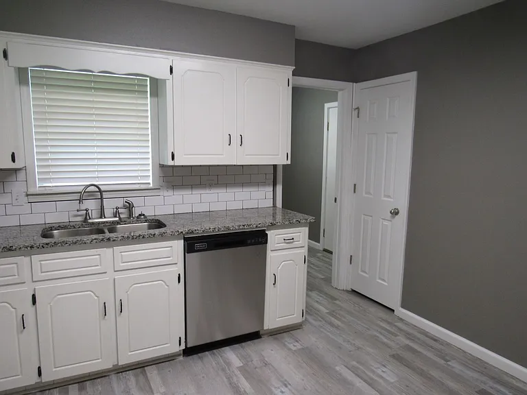 415 Waymack Dr — Photo 7