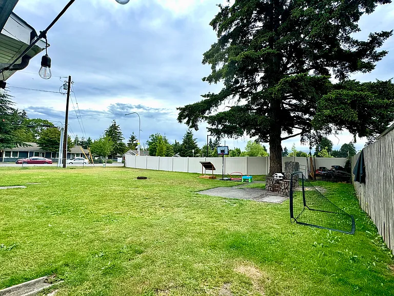 1006 B St SE — Photo 3