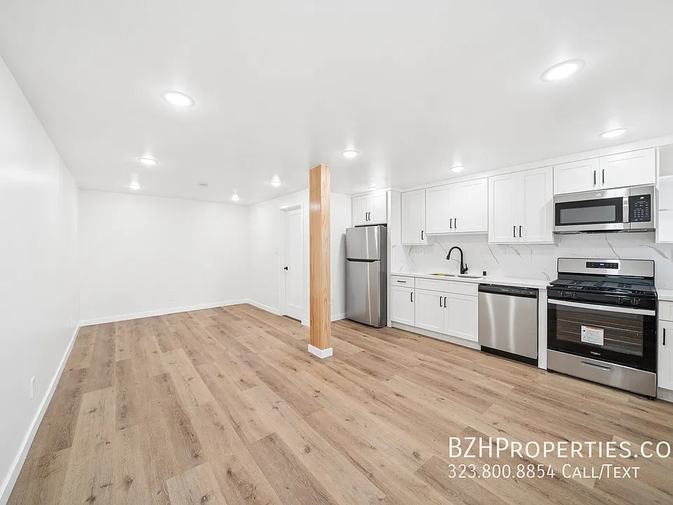 1027 1/2 N Gardner St