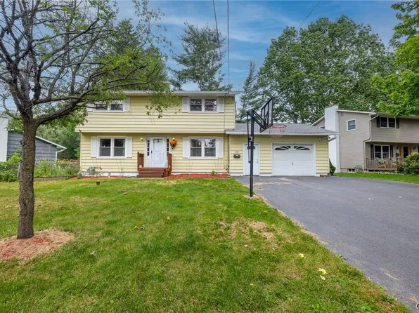 20 Apricot Ln, Liverpool, NY 13090