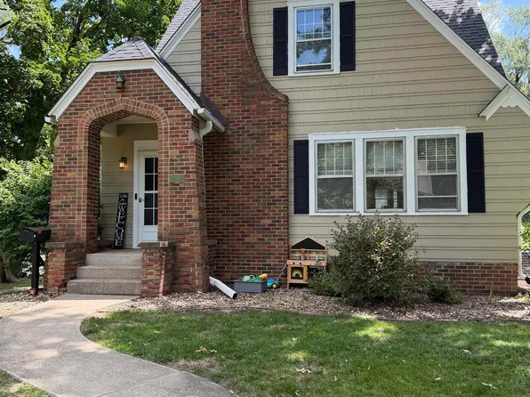 212 N 9th St, Oskaloosa, IA 52577