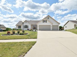 1227 Wegner Dr, Mukwonago, WI 53149