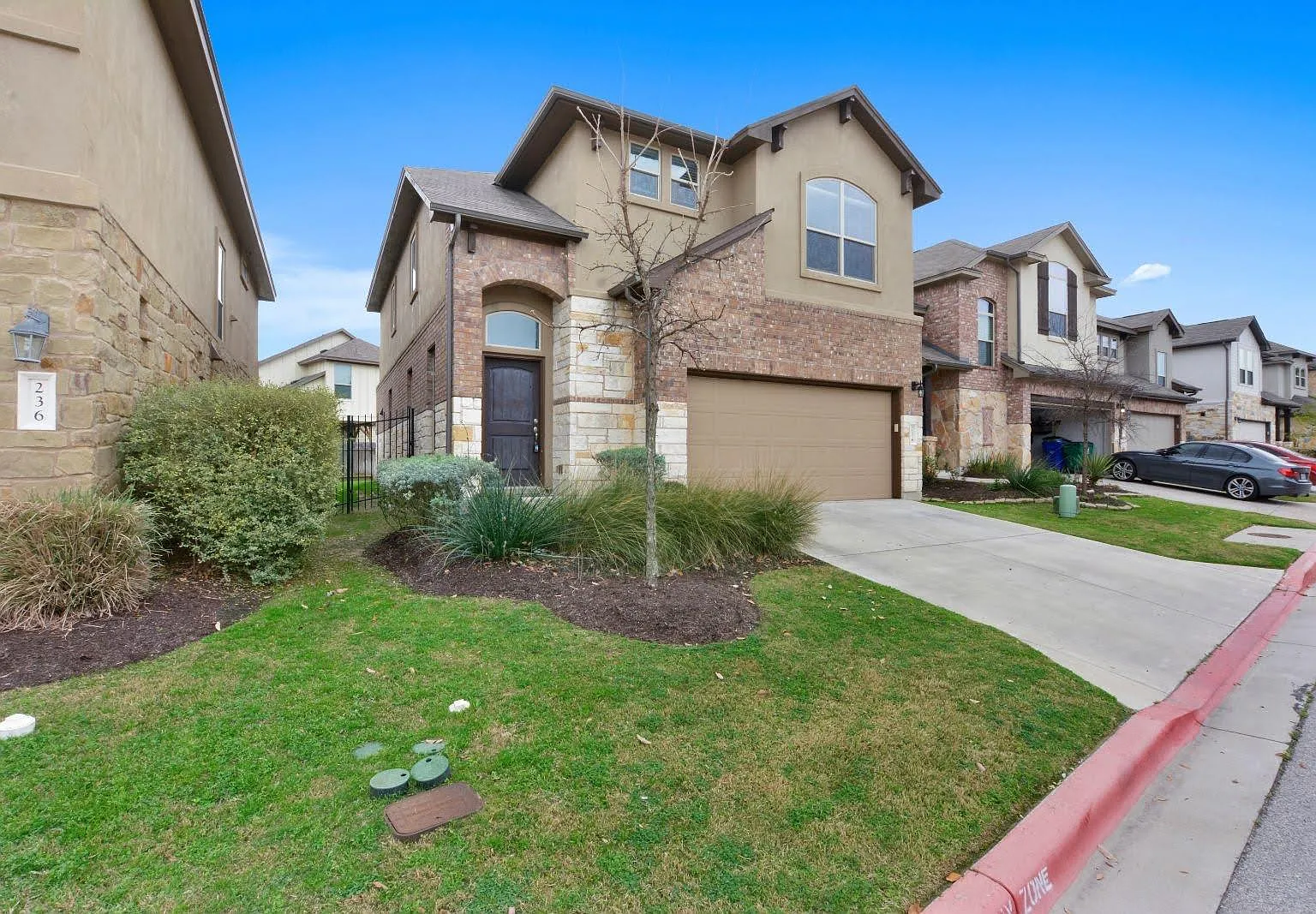 3 bed, 2.5 bath, 1937 sqft, $2,400 — Photo 2