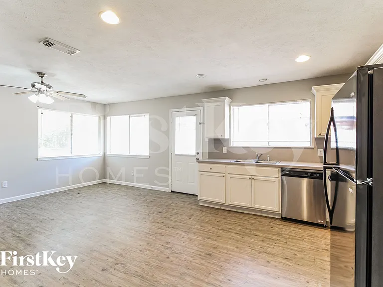 4427 Ravine Dr — Photo 5