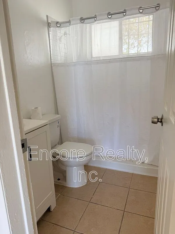 1 bed, 1.0 bath, 520 sqft, $1,800 — Photo 2