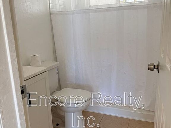 2nd image of 549 McIntosh St APT D