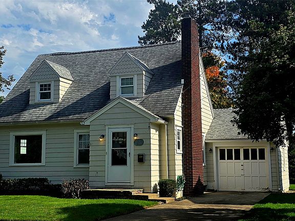 3rd image of 8 Edgecomb Rd