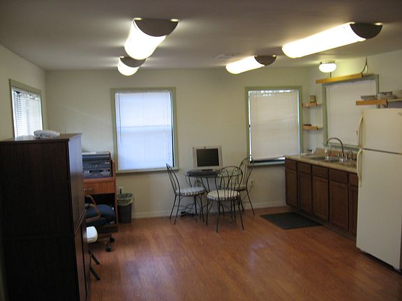 4th image of 15 Einig Ave