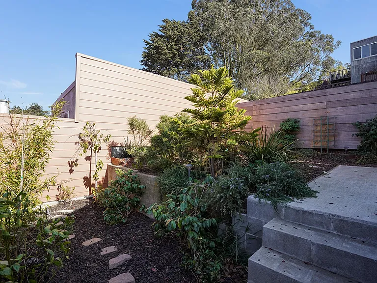 703 Dartmouth St — Photo 29