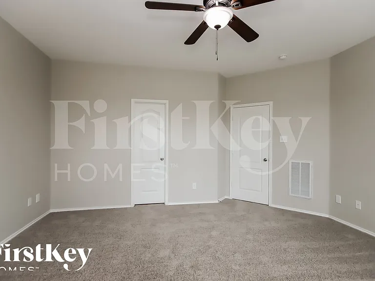 2526 Cold River Dr — Photo 9