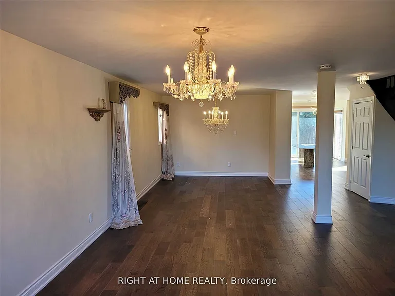1080 Glenashton Dr #UPPER — Photo 7