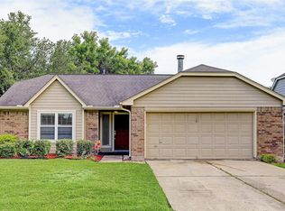 10935 Pinewood Ct, La Porte, TX 77571