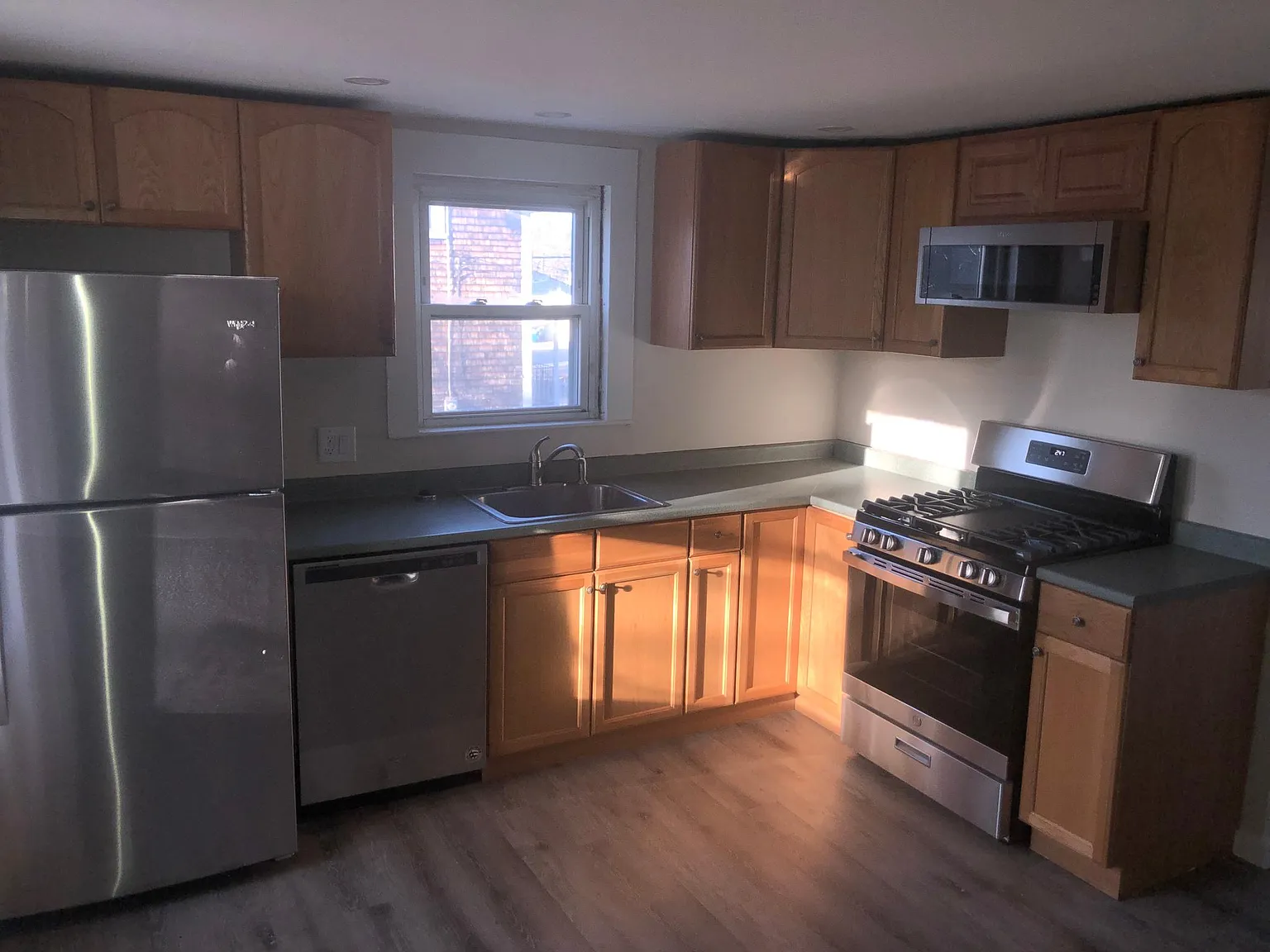2 bed, 875 sqft, $2,650 — Photo 3