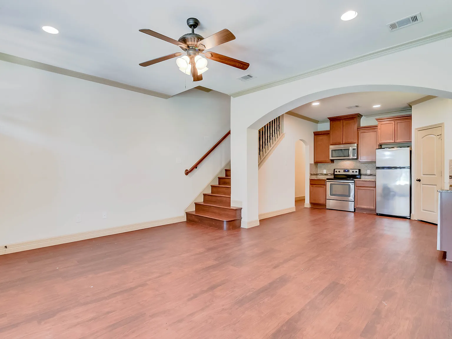 5 bed, 2000 sqft, $4,500 — Photo 4