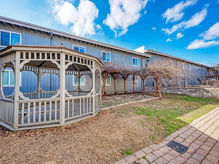 2401 Manor Rd #228 — Photo 7