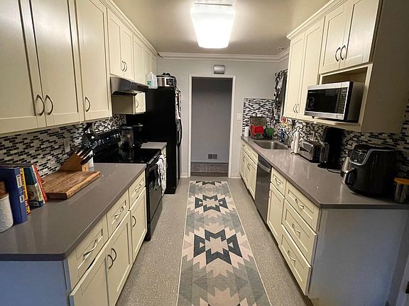 3rd image of 2590 Malaga Dr
