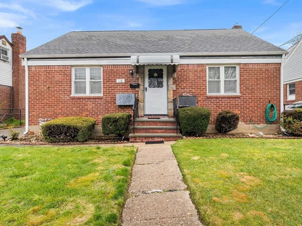 118 Roosevelt Court, Carle Place, NY 11514