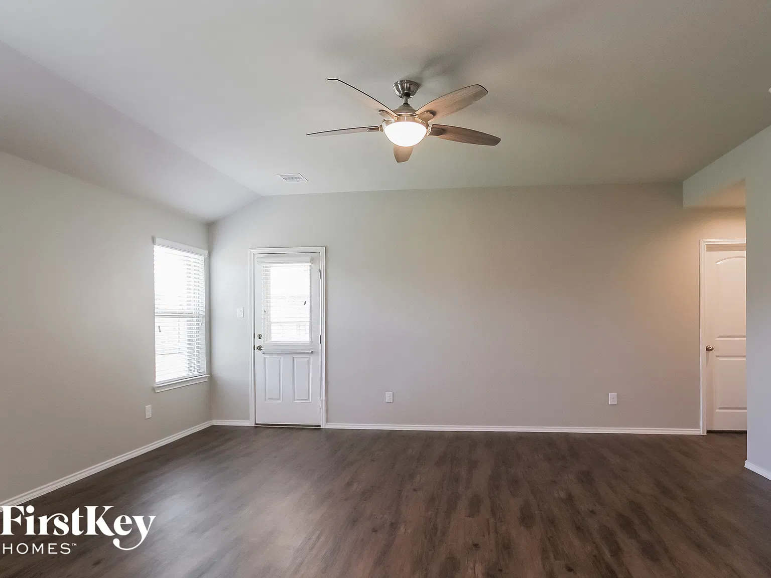 3 bed, 2.0 bath, 1666 sqft, $2,245 — Photo 2