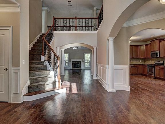 2nd image of 833 Chalet Hls