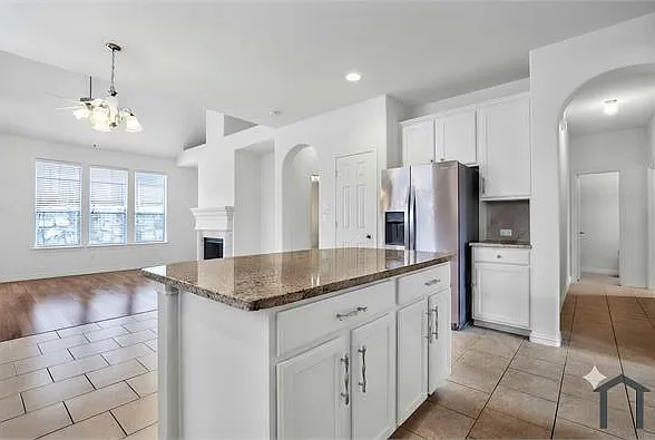 4 bed, 2398 sqft, $2,690 — Photo 2