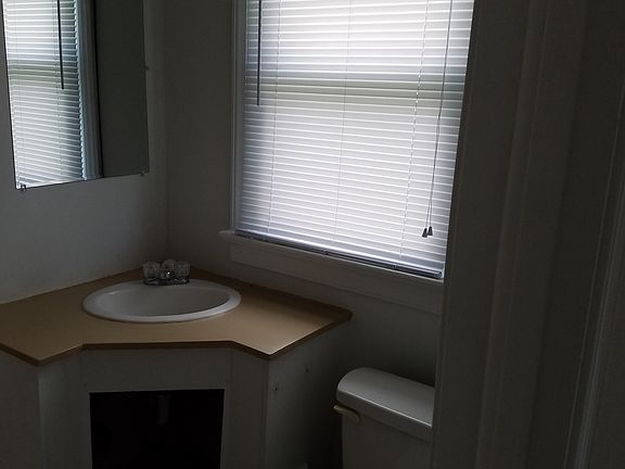 3rd image of 2100 Clarke St