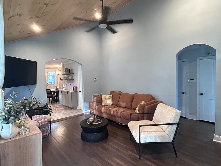 4008 Kennedy Ave — Photo 2