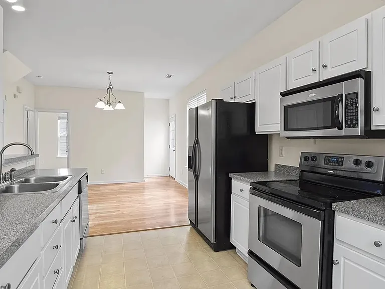 517 Logan Rd — Photo 4