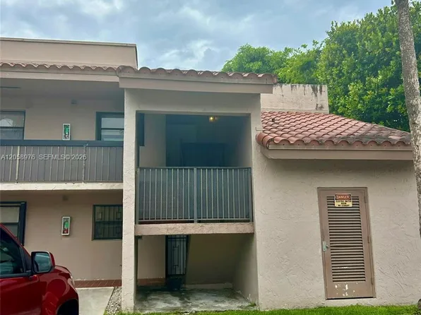 210 W Park Dr #2012, Miami, FL 33172