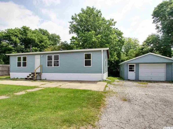 105 S Franklin St, Payson, IL 62360