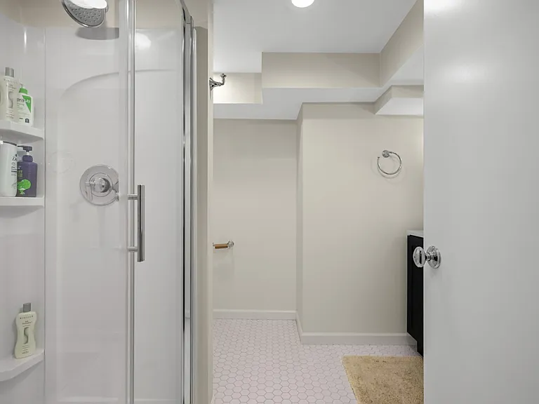 2837 Glenhurst Ave — Photo 24