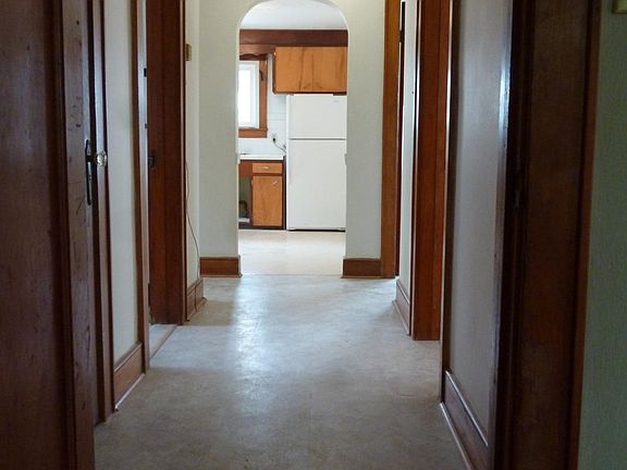 2nd image of 307 Oak Hill Ave #2