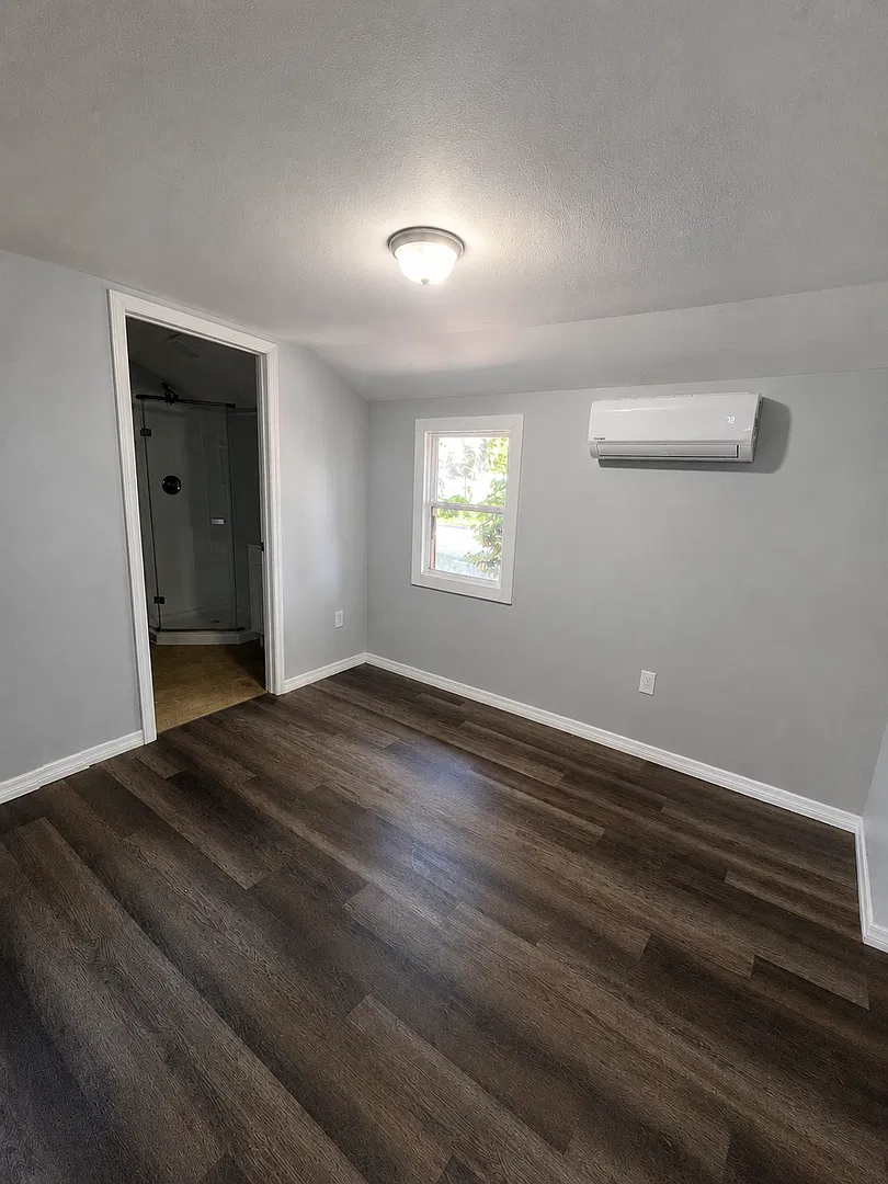 Gorgeous 2br/2ba + Bonus Space/Office Near Downtown W/ Garage & 3 Carports! — Photo 4