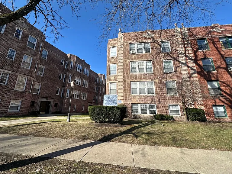 7018 N Sheridan Rd #2F — Photo 8