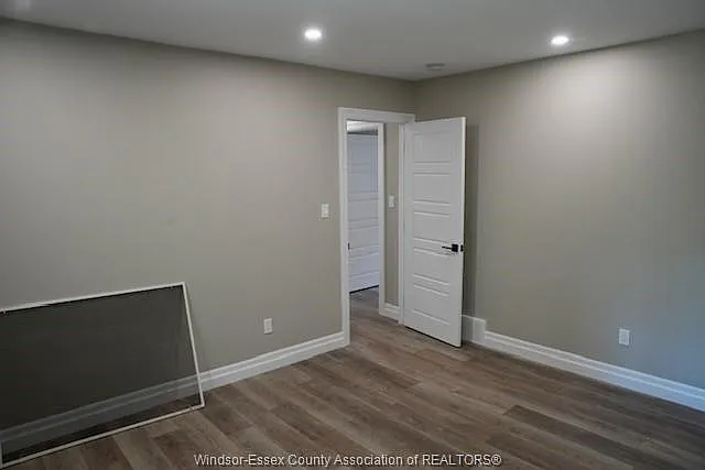 955 Roseland Dr S — Photo 14