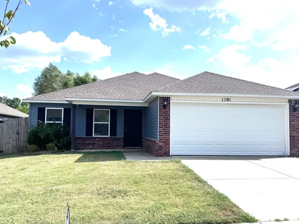 1191 S Jaybird Ln, Fayetteville, AR 72701