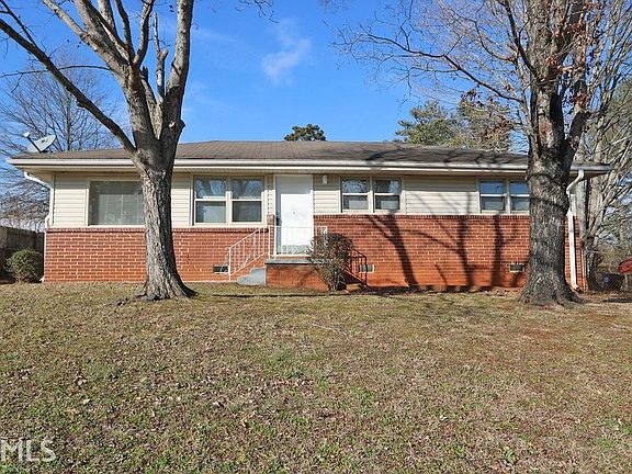 2nd image of 202 Rockin Hill Dr SW