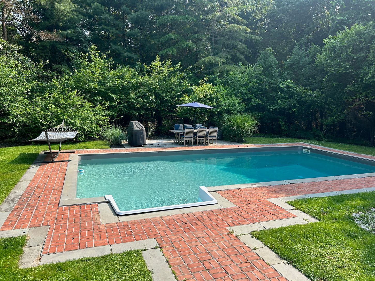  Optional child proof pool fence