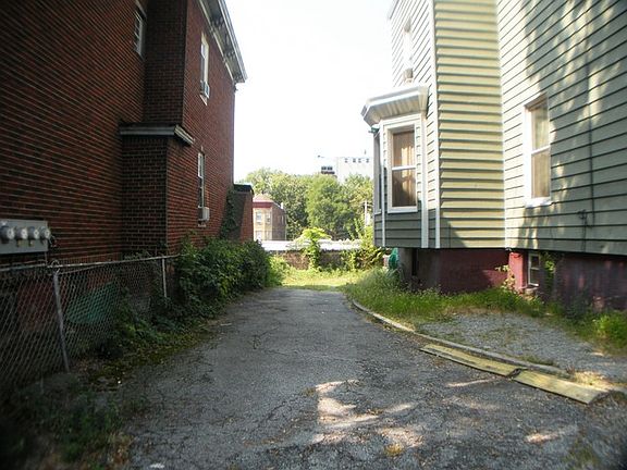 3rd image of 115 Hawthorne Ave