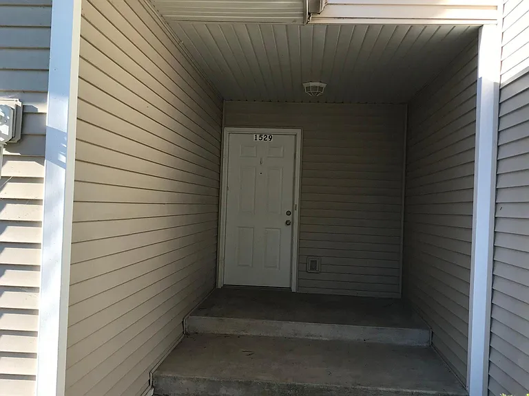 1531 Westchester Ave — Photo 3