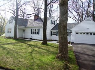 7424 N Longacre Rd, Fox Pt, WI 53217