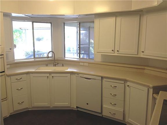 4th image of 8975 Lawrence Welk Dr Spc 418