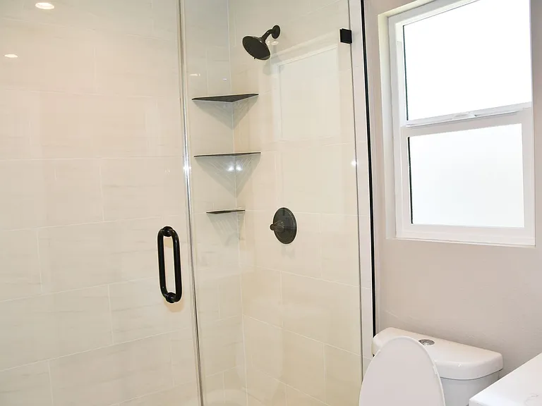 874 N Orange St — Photo 22