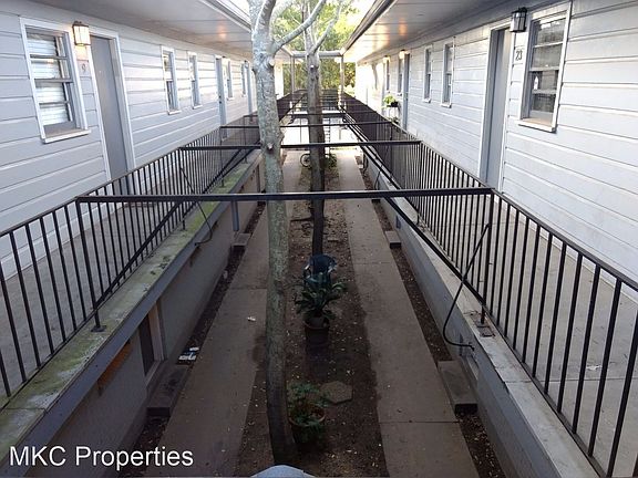 3rd image of 722 Louisa St Unit 4