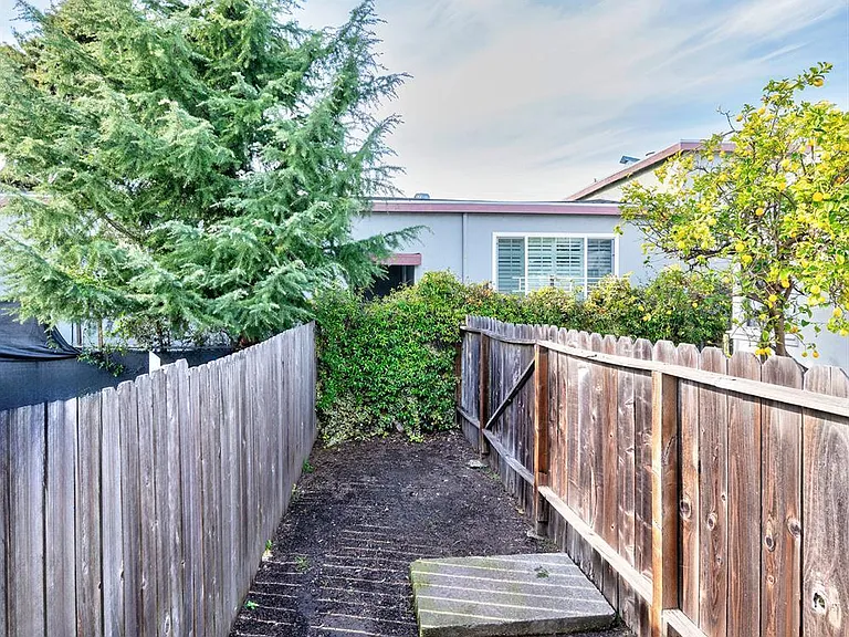 6029 Macarthur Blvd — Photo 18